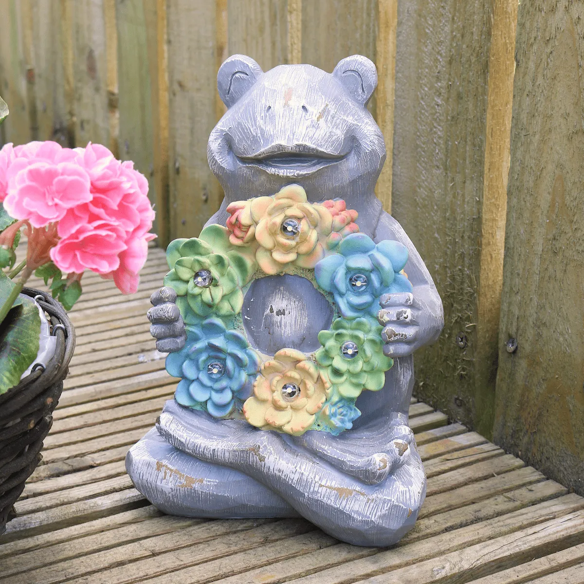 Solar Garden Ornament With Flower Garland 6 White LED Lights