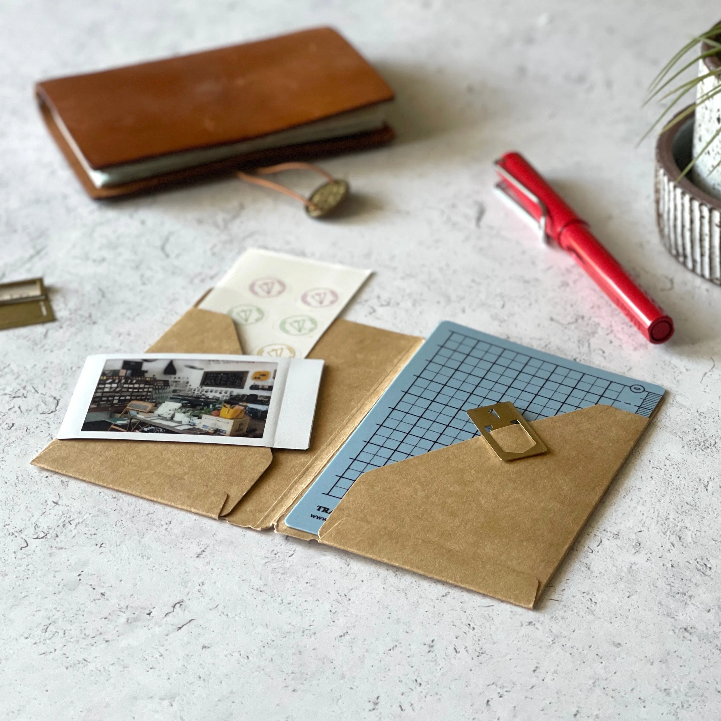 [TRC] 010 // Kraft Folder (Passport)